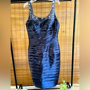 Adrianna Papell flattering, gorgeous navy blue ruched  dress. Size 6.